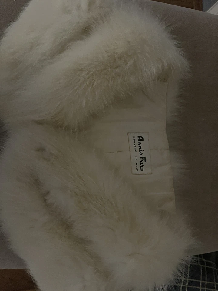 Estola de conejo vintage Annis Furs Detroit/Nueva York Foto 2 de 2