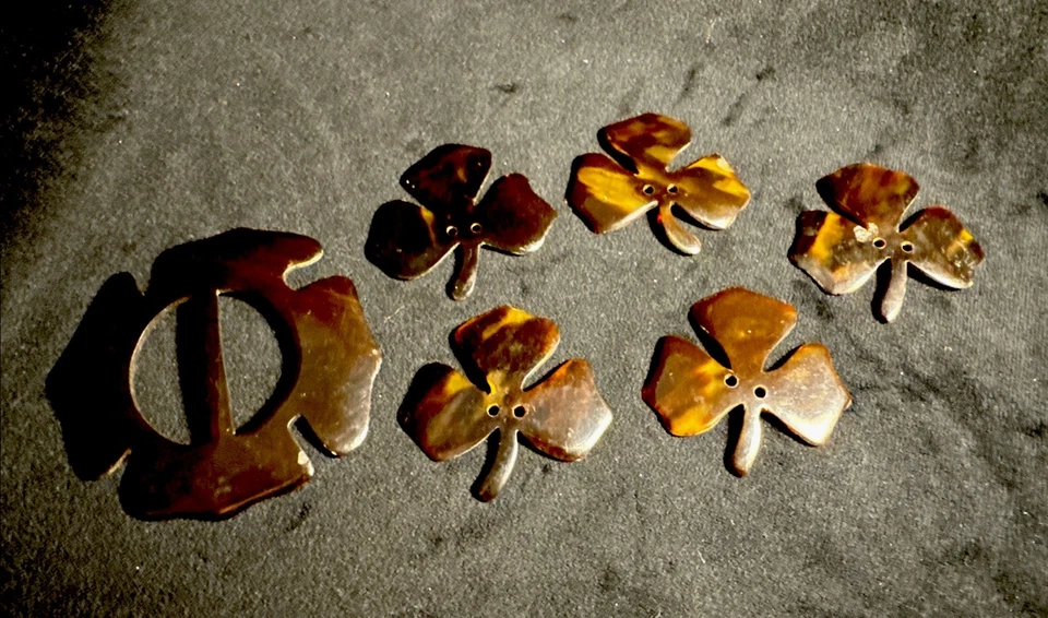 Vintage Bakelite Button & Buckle Set Floral Clover Tortoiseshell Type Pattern - Image 2 of 4