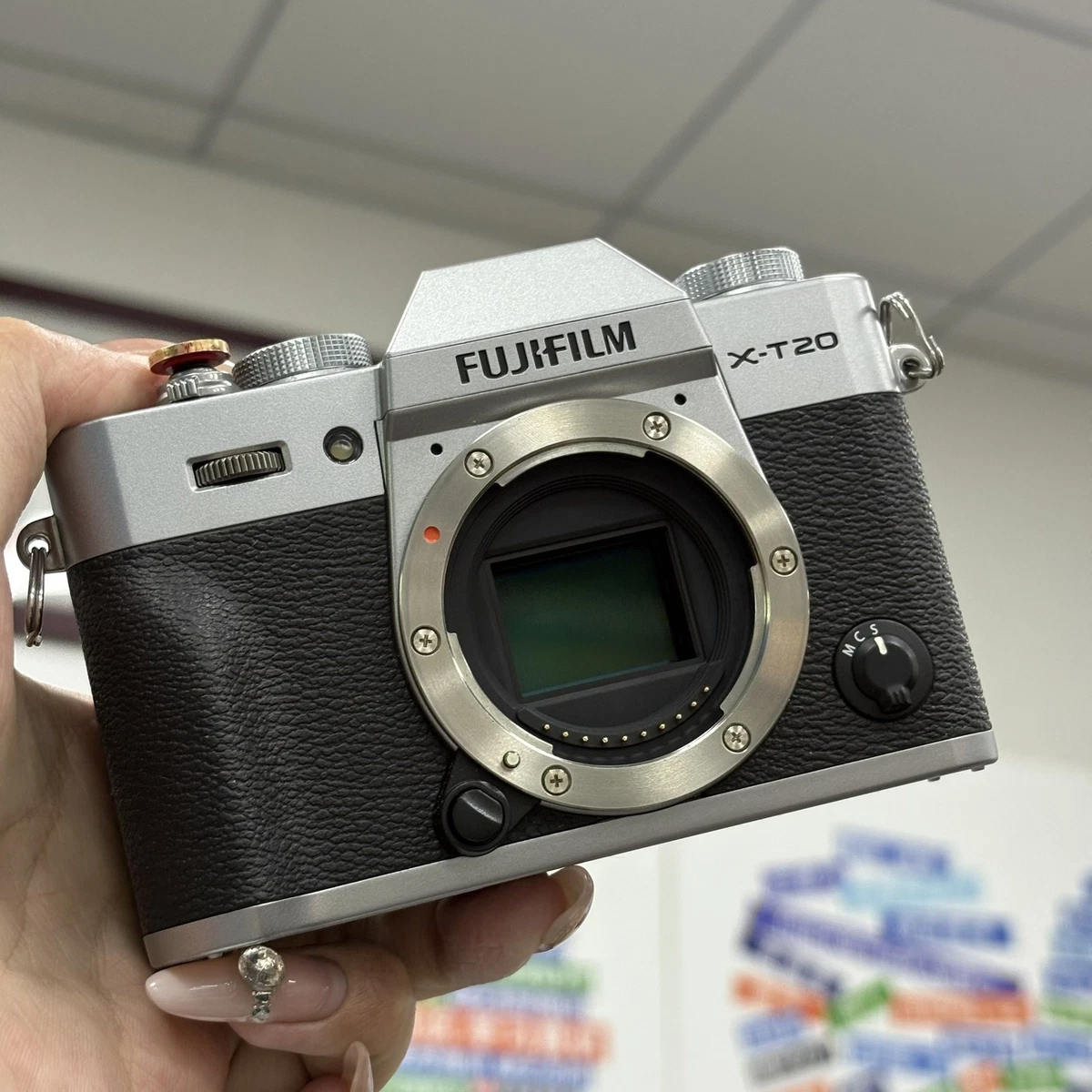 FUJIFILM 富士フイルム　X-T20 シルバー Fujifilm X-T20 Body Only - Silver: Amazon.co.uk: Electronics & Photo