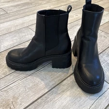 Madden Girl TRUST Chelsea Platform Boots Black Faux Leather Pull On Womens 7M