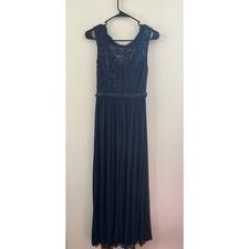 David's Bridal - Nearly Newlywed Bridesmaid Dress Lace Bodice F19328M, Size 2