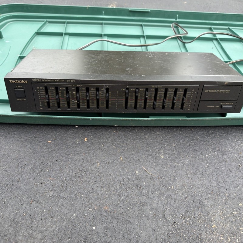 Technics SH 8017 Stereo Graphic Equalizer w Cord, Cable Powers On, USED