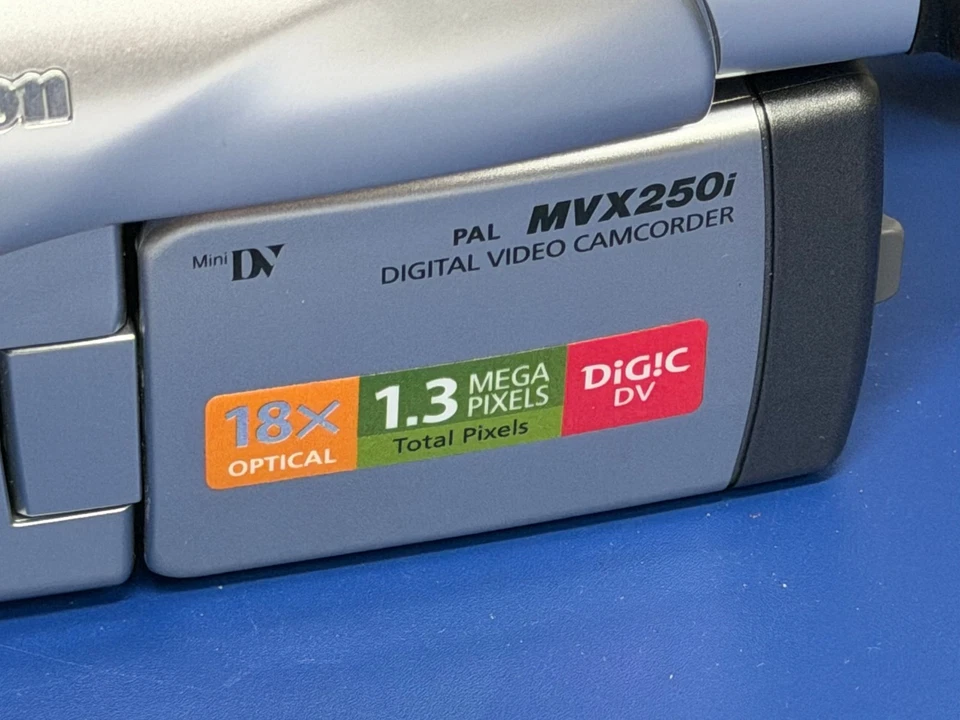 Canon MVX250i PAL DV Camcorder 18x Optical Zoom 1.3MP Strap - Image 3 of 4