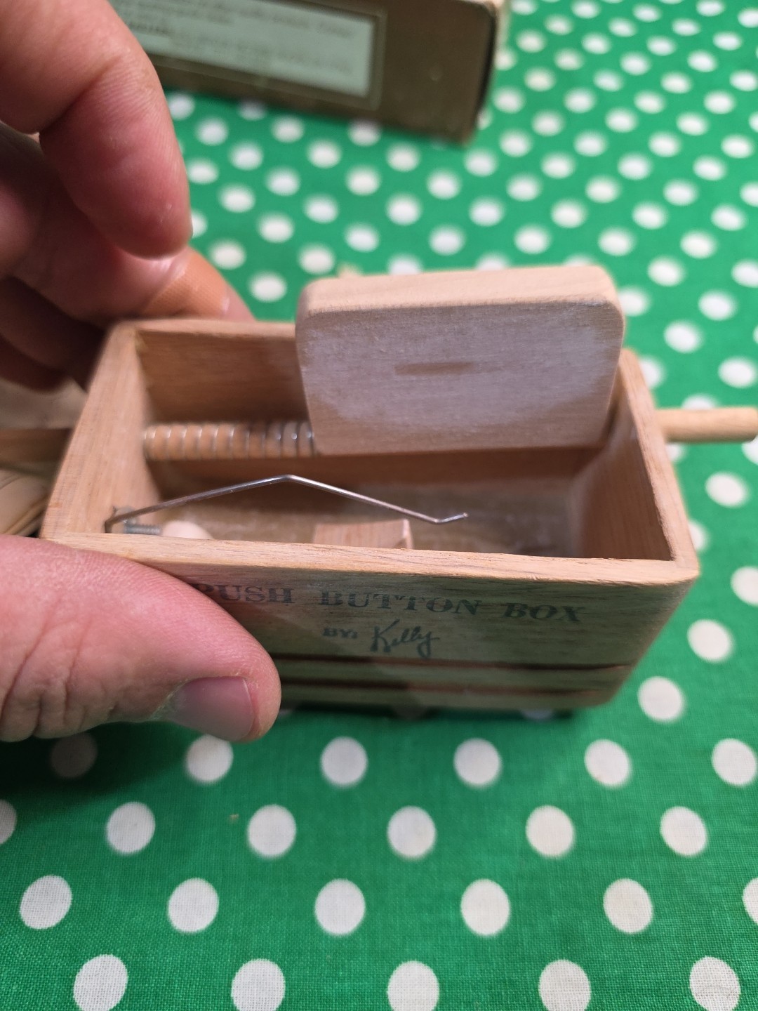 VINTAGE KELLY KALLERS PUSH BUTTON BOX PUSH PULL TURKEY CALL KELLY COOPER CALLER