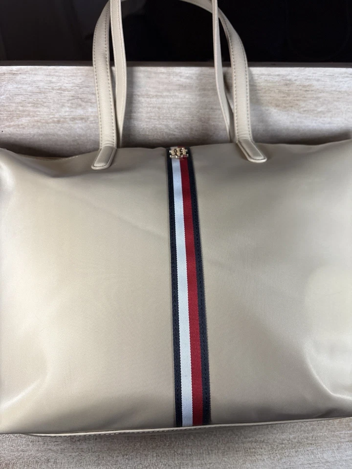 TOMMY HILFIGER Large Zip Nylon Signature Stripe Tote Bag Purse Tan New W/ Tags - Image 2 of 4