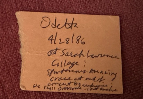 RARO biglietto Odetta 1986 Sarah Lawrence College Amazing Grace originale Bob Dylan - Foto 2 di 2