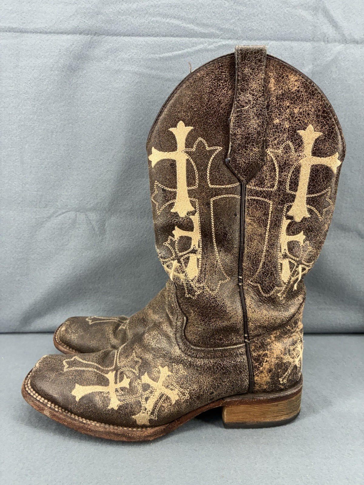 Circle G Women’s 7.5M Distressed Brown Cross Embroidered Western Cowboy Boots