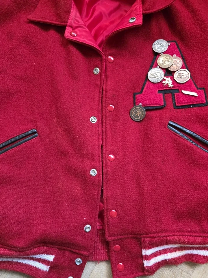 Chaqueta Letterman De Colección Años 80 Hecha en EE. UU. Roja Lucha Universitaria Talla Falta *Leer* Foto 4 de 4