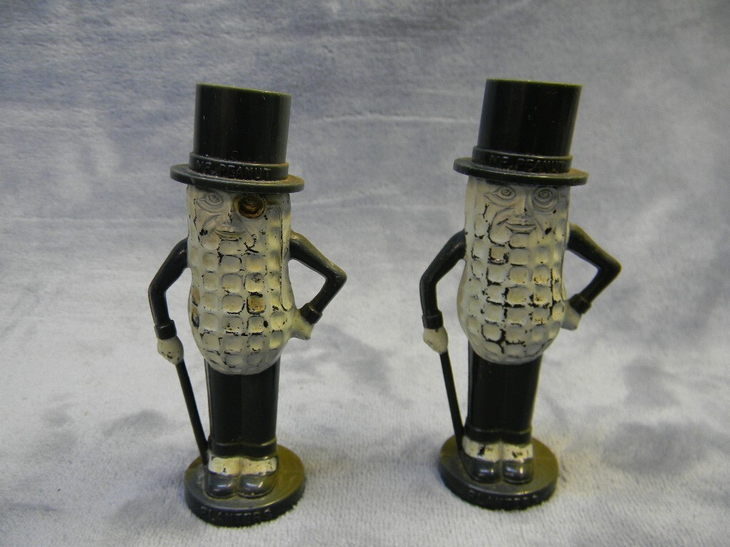 60’s PLANTERS Mr.Peanut Salt & Pepper” VINTAGE 1960'S MR. PEANUT PLANTERS 4.0 INCH BLACK PLASTIC SALT
