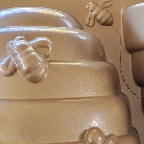 Nordic Ware •Beehive• Cake Pan Bee USA Williams Sonoma 10 Cups - Picture 3 of 13