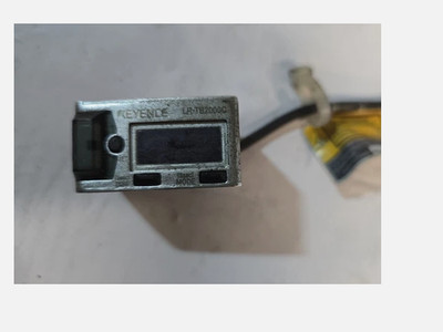 1x KEYENCE LR- TB2000C distance sensor laser sensor
