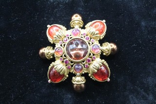 VINTAGE JOAN RIVERS GOLD TONE RED BROWN AMBER MALTESE CROSS PIN 2 7/8"