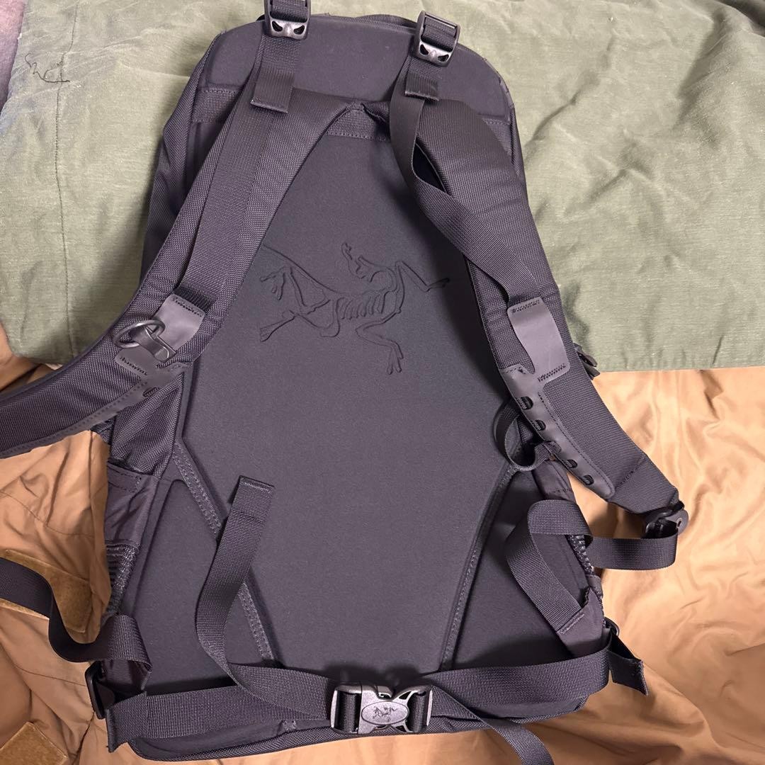Arc'teryx Arro 22 Backpack Used Excellent 5 Uses JAPAN thumbnail 2