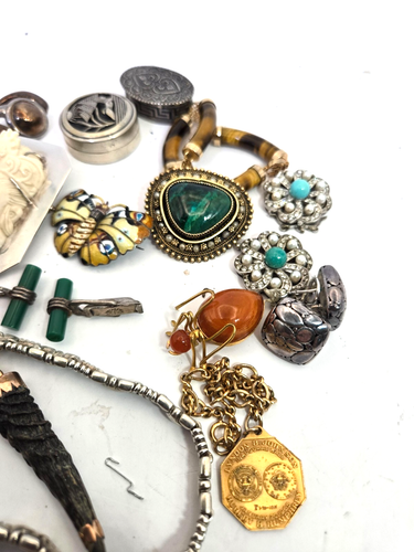 LOT OF MOSTLY STERLING SILVER JEWELRY AND ODDITIES - Picture 3 of 6