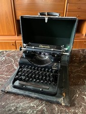 Olympia Schreibmaschine mit Koffer, schwarz, antik