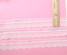1 1/2" White Flat Scalloped Edge Beading Lace - 20yards Flower Pattern