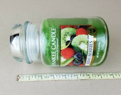 Yankee Candle Kiwi Berries 22 oz Housewarmer RARE HTF - Picture 5 of 6