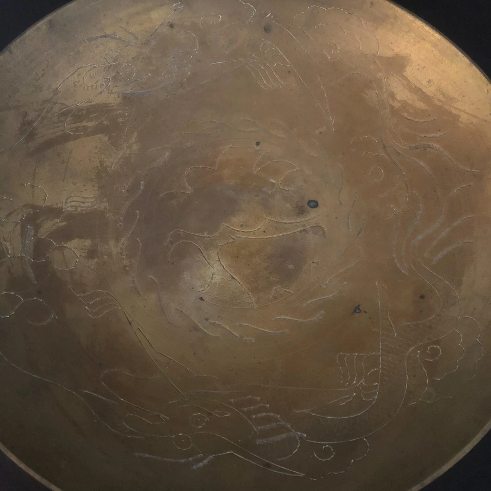 Cuenco templo taoísta vintage de principios del siglo XX latón China grabado a mano 25 cm Foto 3 de 4