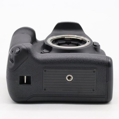 Canon EOS 7D Mark II Body with BG-E16 Battery Grip Excellent