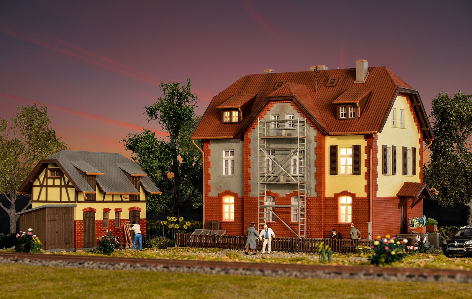 Kibri 39315 - H0 Railwayman's Residence with Scaffolding and Outbuilding - New