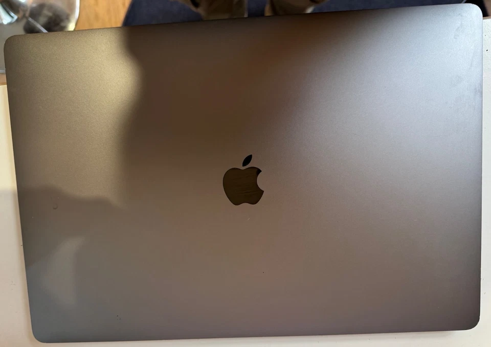 Apple MacBook Pro 16" 2019 · i9 · 32GB · 4TB, photo 3 sur 5