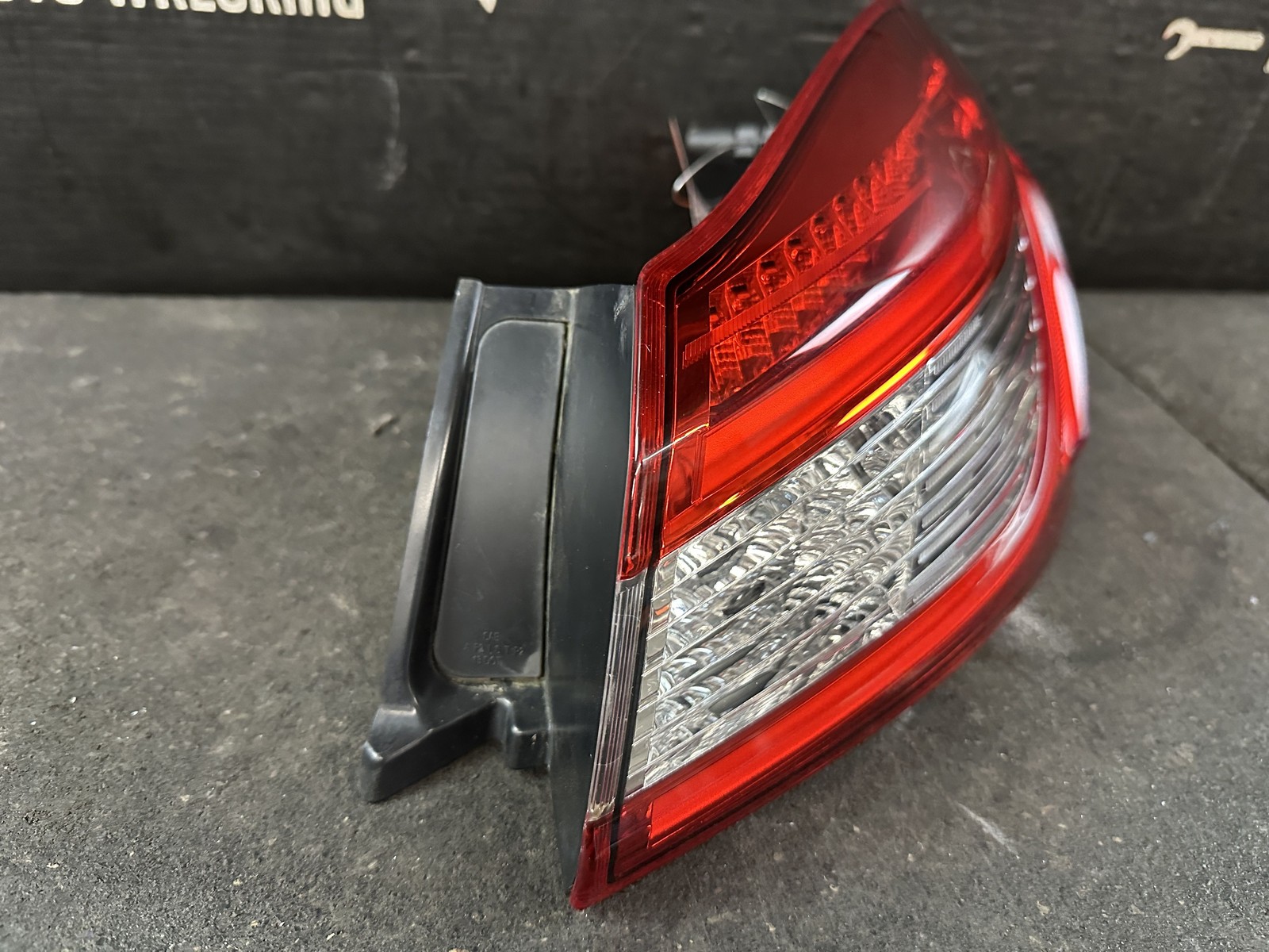 14-20 MASERATI GHIBLI PASSENGER RIGHT QUARTER PANEL MOUNTED TAIL LIGHT LAMP