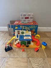 Vintage Fisher Price Little People Sesame Street Clubhouse 937 With Tire. Mint.