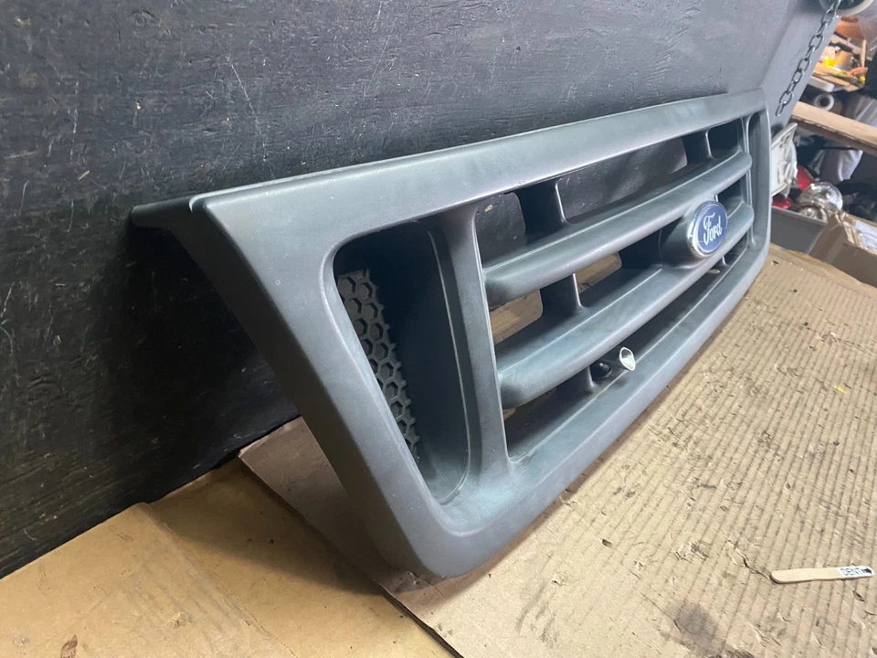 Ford Econoline E150 E250 E350 2003 a 2007 parrilla delantera OEM s5655 DG Foto 3 de 4