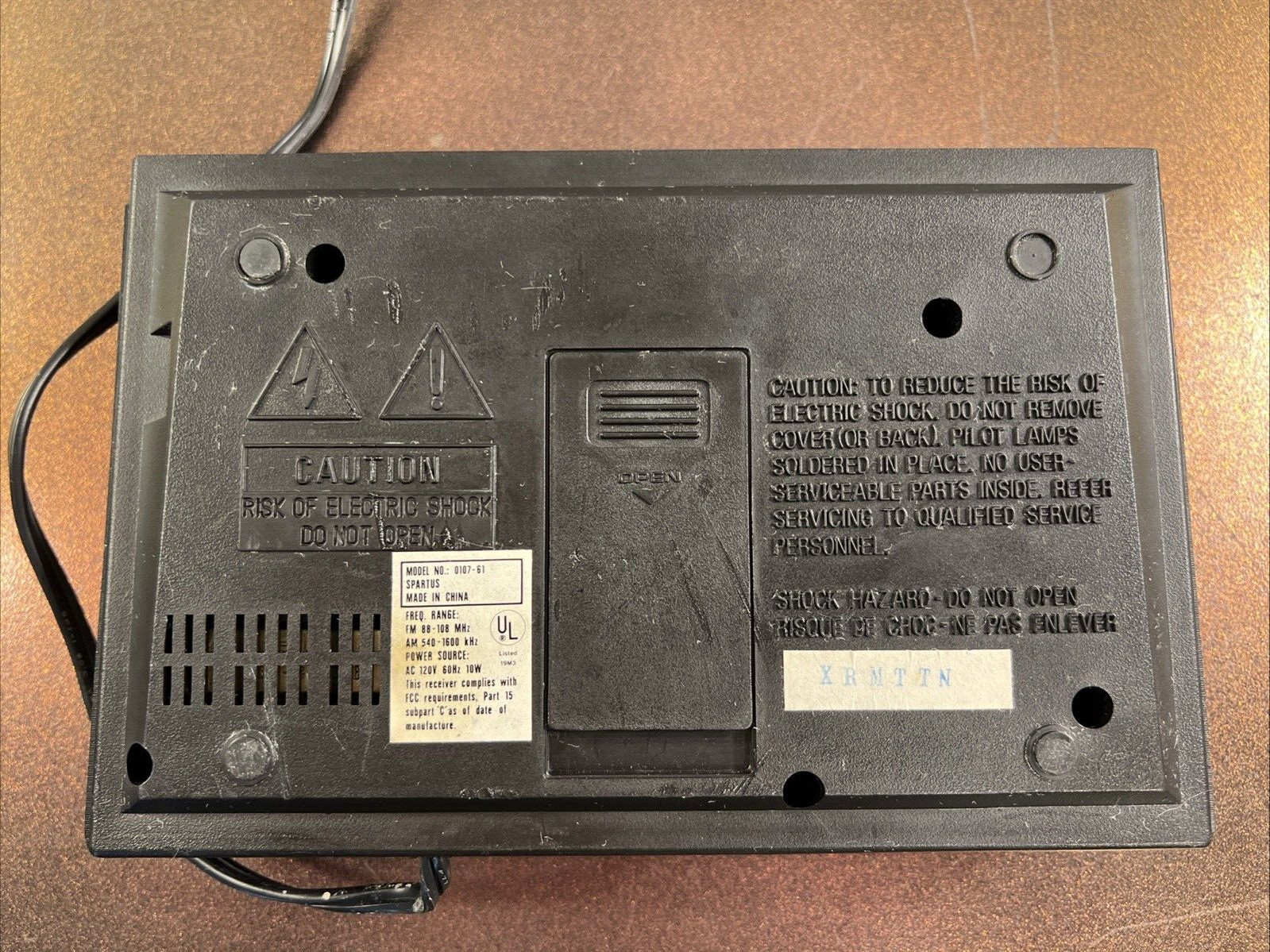 Vintage Spartus AM/FM Alarm Clock Radio Model 0107-61 Tested