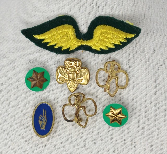 GIRL SCOUTS Pins Patch 1960's Lot Vintage 6 pieces Brownies GSA Wings