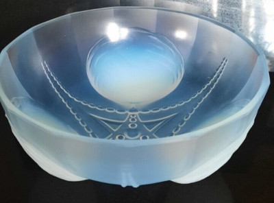 Sabino, Frankreich: Opalisierende Glas Muschelschale Fuß Art Deco Schale, signiert