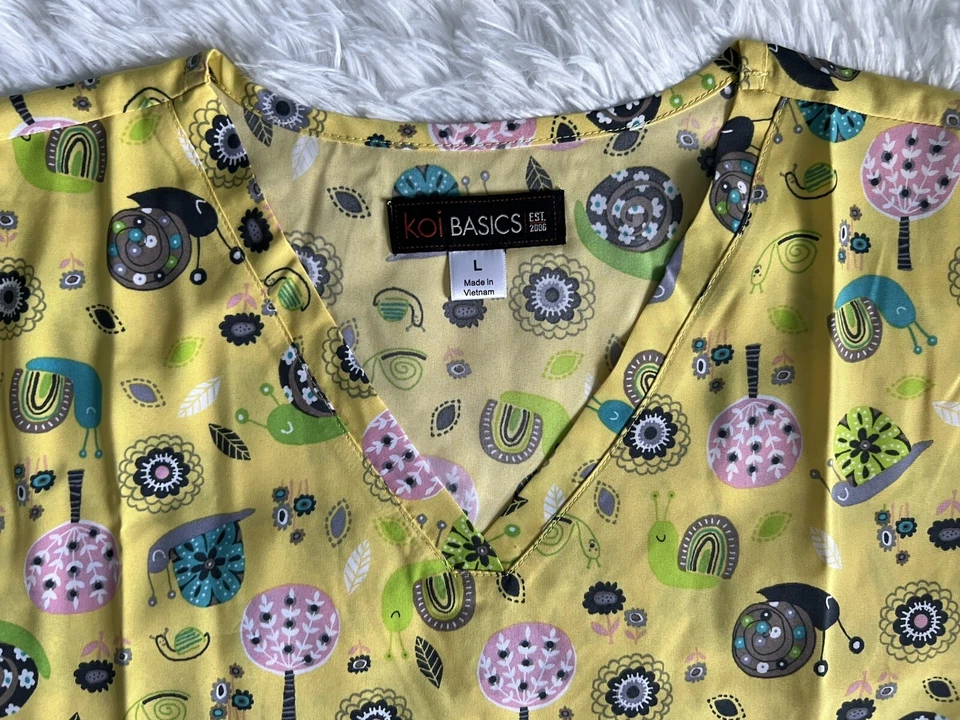 Koi Basics Scrub Top Women’s Large Leslie Sunny Snails Yellow Nursing Medical - Image 3 of 4