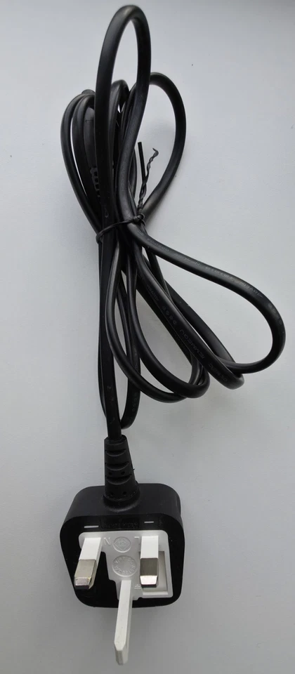 Genuine Microsoft Surface Dock 1661 for Surface Pro 4 5 6 Laptop + AC Adapter - Image 2 of 4