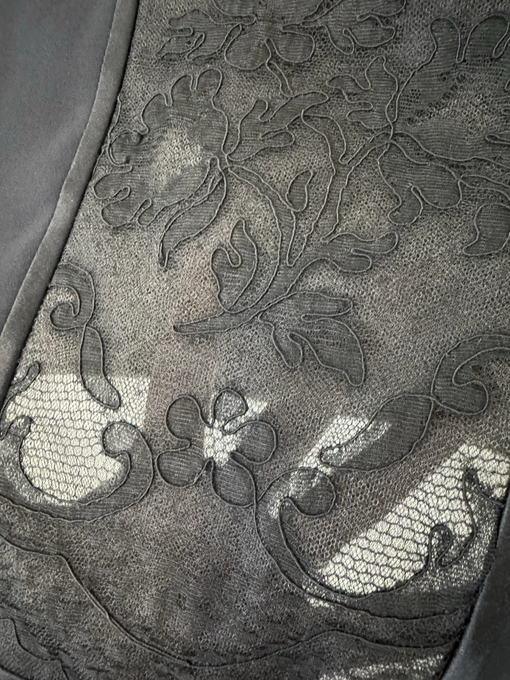 Valentino - Silk And Lace Pencil Skirt Black Size 12 Made In Italy - Image 2 of 4