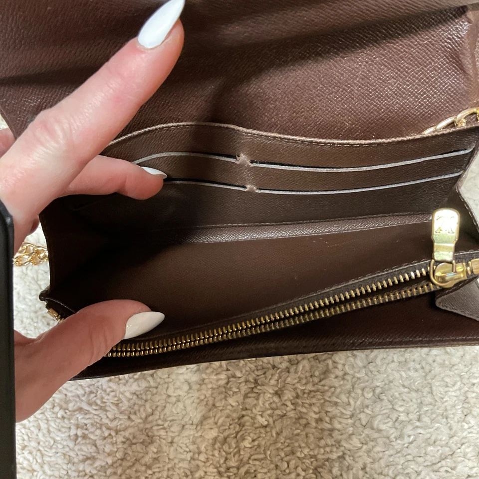 Louis Vuitton Damier Sarah wallet with gold chain and LV BOX! - Image 3 of 4