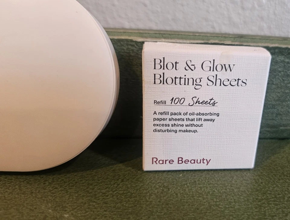 Kit de retoque de manchas y resplandor de belleza raro con nuevo soplo de polvo + reemplazos de papel Foto 4 de 4