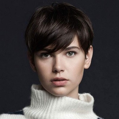 Hitzebeständige Pixie Cut Perücke mit Pony in Schokoladenbraun für Damen