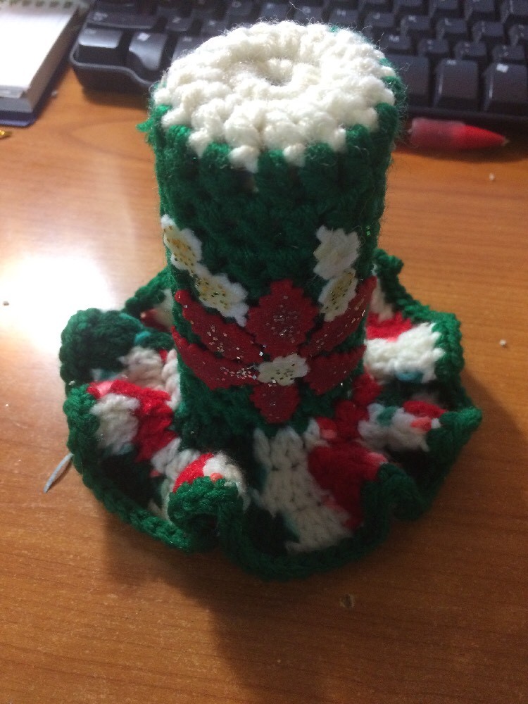 Vintage Crochet Christmas Decorations...Put over old cardboard toilet paper roll - Picture 7 of 9