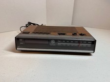 Vintage General Electric Model7-4624B GE AM/FM Digital Alarm Clock Radio Tested