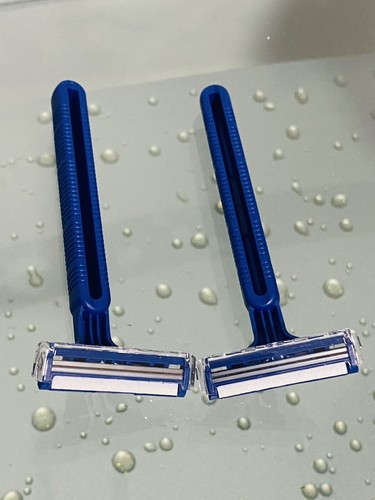 Gillette Good News Disposable Shaving Razor Twin Blade With Strip. 30 Razors - Picture 5 of 5