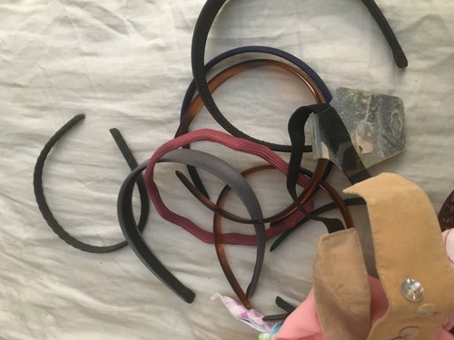 Lot of 15 GIRLS HAIR BANDS, hair accessories. plastic + fabric. All ages. 1 new - Picture 3 of 6