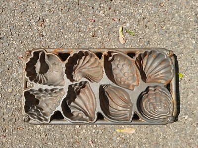 Vintage John Wright Cast Iron 1989 Sea Shell Baking Cornbread Cake Pan Mold GY10