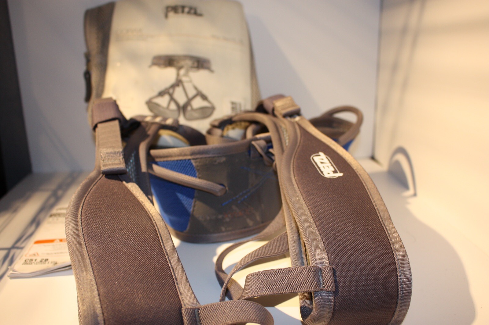 Arnés de escalada en roca Petzl Corax talla 2 M - XL adulto - gris - NUEVO