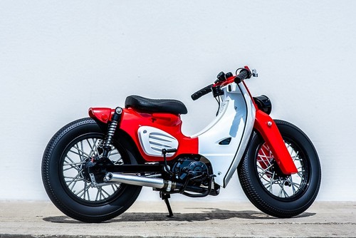 trickyman12 1/6 "SUPER CUB" vintage motorcycle(Red/White) - Picture 3 of 8