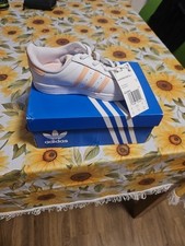 Verkaufe Neue Adidas Superstars Größe 26 Für Kinder.Leider Zu Klein Bestellt.