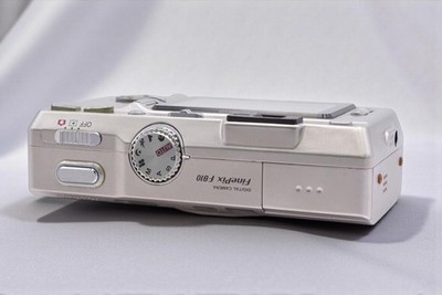 デジタルカメラ FUJIFILM finepix F810 日記：あんときのデジカメ：富士フイルム FinePix F810 2004年製