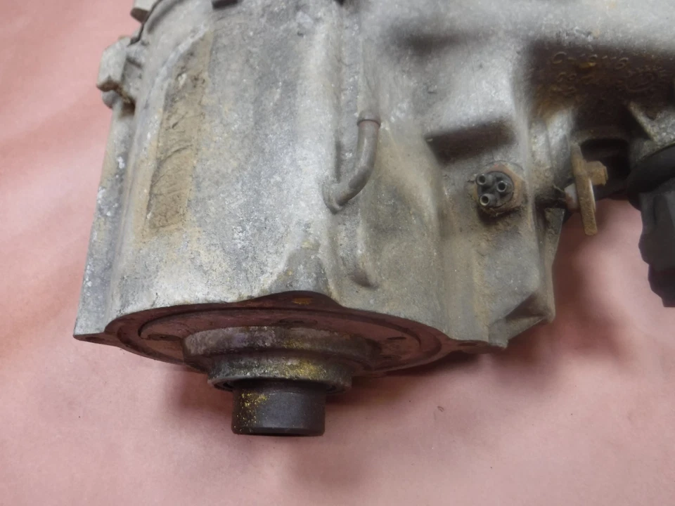 Chevrolet S10 Blazer GMC S15 Sonoma  88-92 NP231 Transfer Case 4.3 V6 15568079 - Image 2 of 4