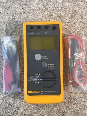 Fluke 1621 Earth Ground Resistance Tester 0.20Ω-2kΩ 2-Pole 3-Pole Auto-Ranging