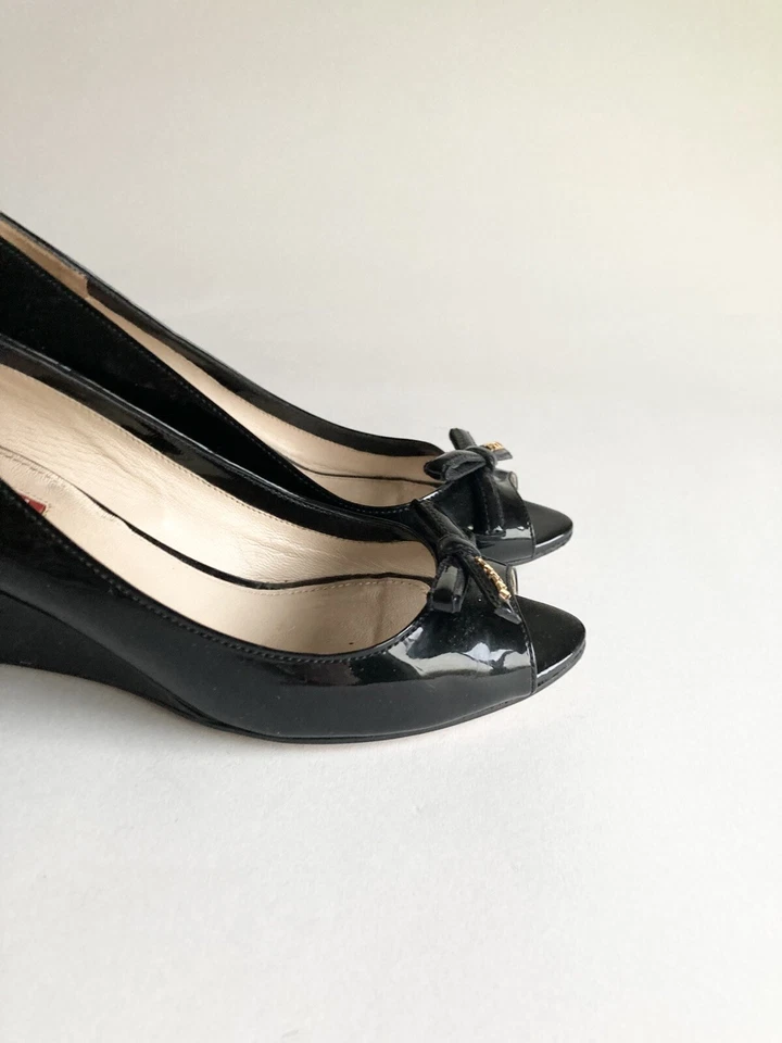 Prada Black Patent Leather Bow Logo Open Toe Wedges size EUR 38, US 7.5 - Image 4 of 4