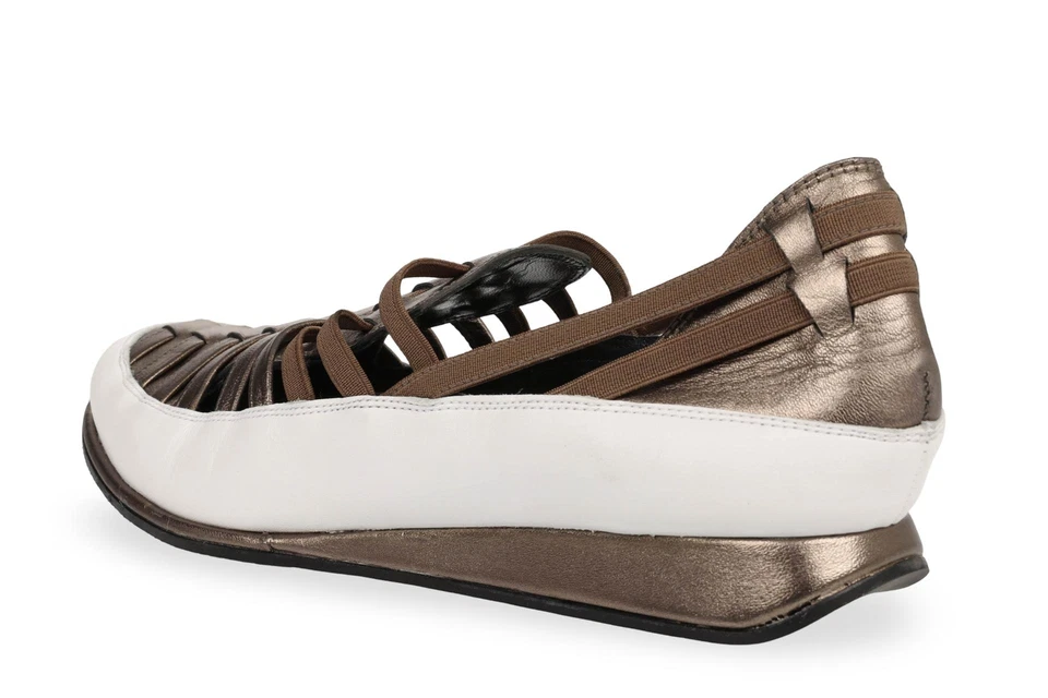 Zapatos planos elásticos de cuero metálico 8 M STUART WEITZMAN para mujer Foto 4 de 4